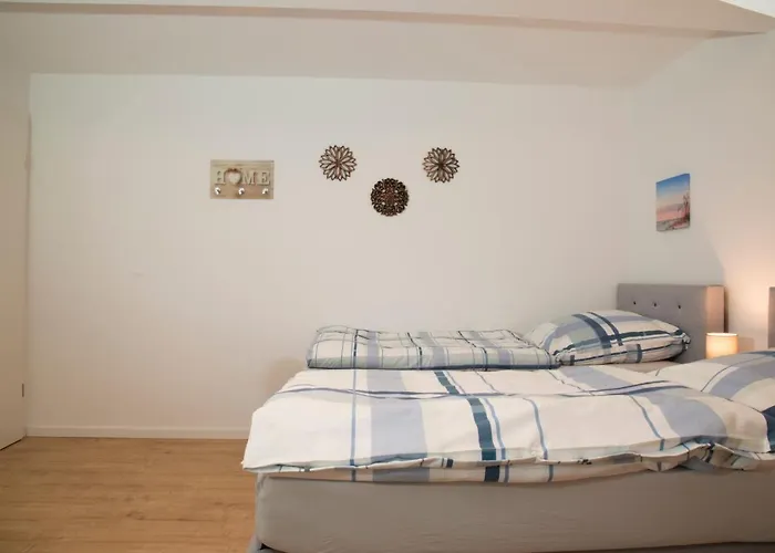 Schoene Ferienwohnung 80M2, 3 Schlafzimmer, 2 Baeder, Zentrumnah, 3Og