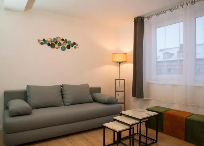 Schoene Ferienwohnung 80M2, 3 Schlafzimmer, 2 Baeder, Zentrumnah, 3Og
