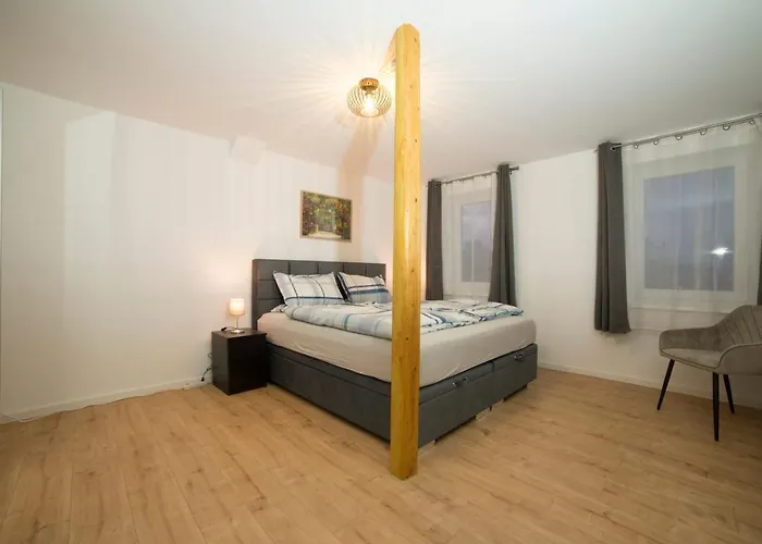 Schoene Ferienwohnung 80M2, 3 Schlafzimmer, 2 Baeder, Zentrumnah, 3Og