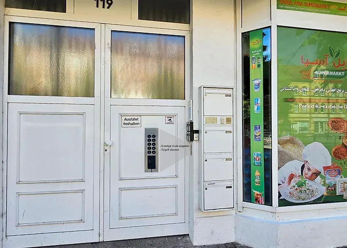 Schoene Ferienwohnung 80M2, 3 Schlafzimmer, 2 Baeder, Zentrumnah, 3Og