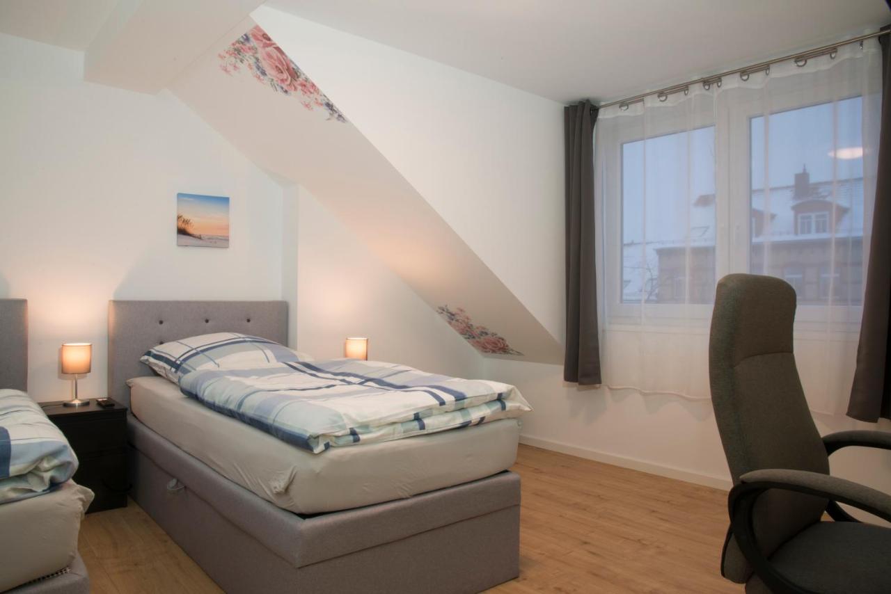 Apartment Schoene 80m2, 3 Schlafzimmer, 2 Baeder, Zentrumnah, 3og