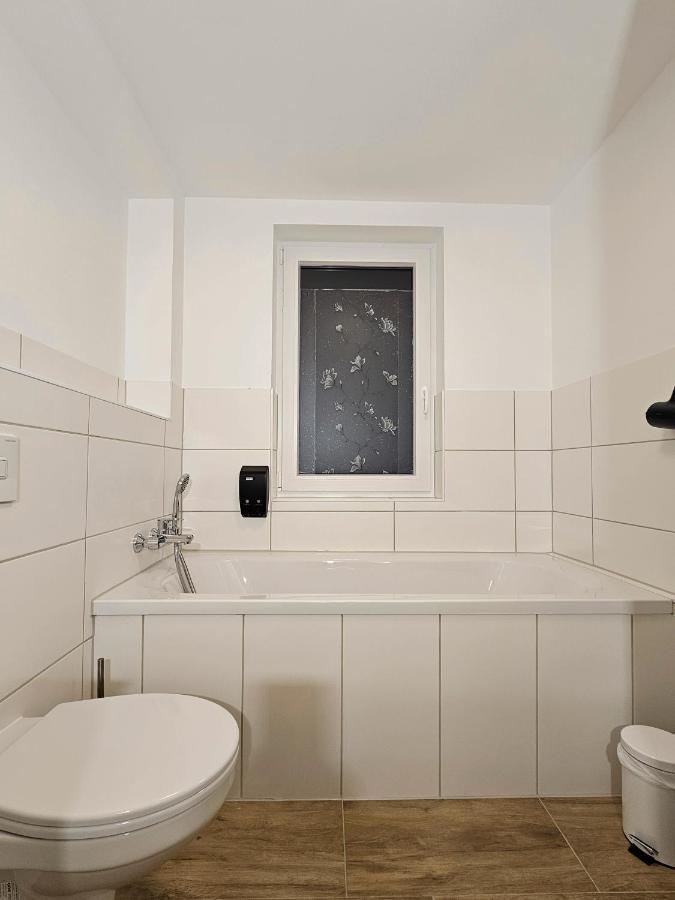 Apartment Schoene 80m2, 3 Schlafzimmer, 2 Baeder, Zentrumnah, 3og